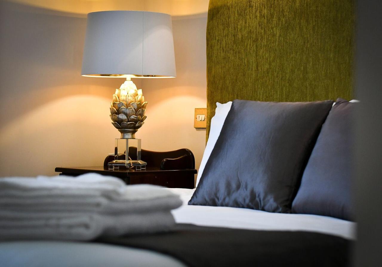The Clink Boutique Hotel Карлоу Екстериор снимка